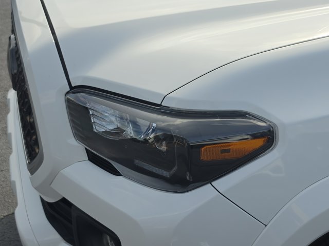 Used 2018 Toyota Tacoma TRD Sport RWD image 11