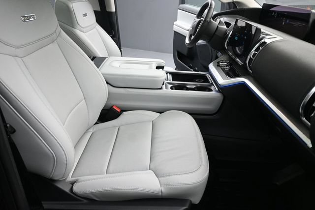 Certified 2025 Ford Expedition Platinum w/ Driver's Package AWD/4WD image 29