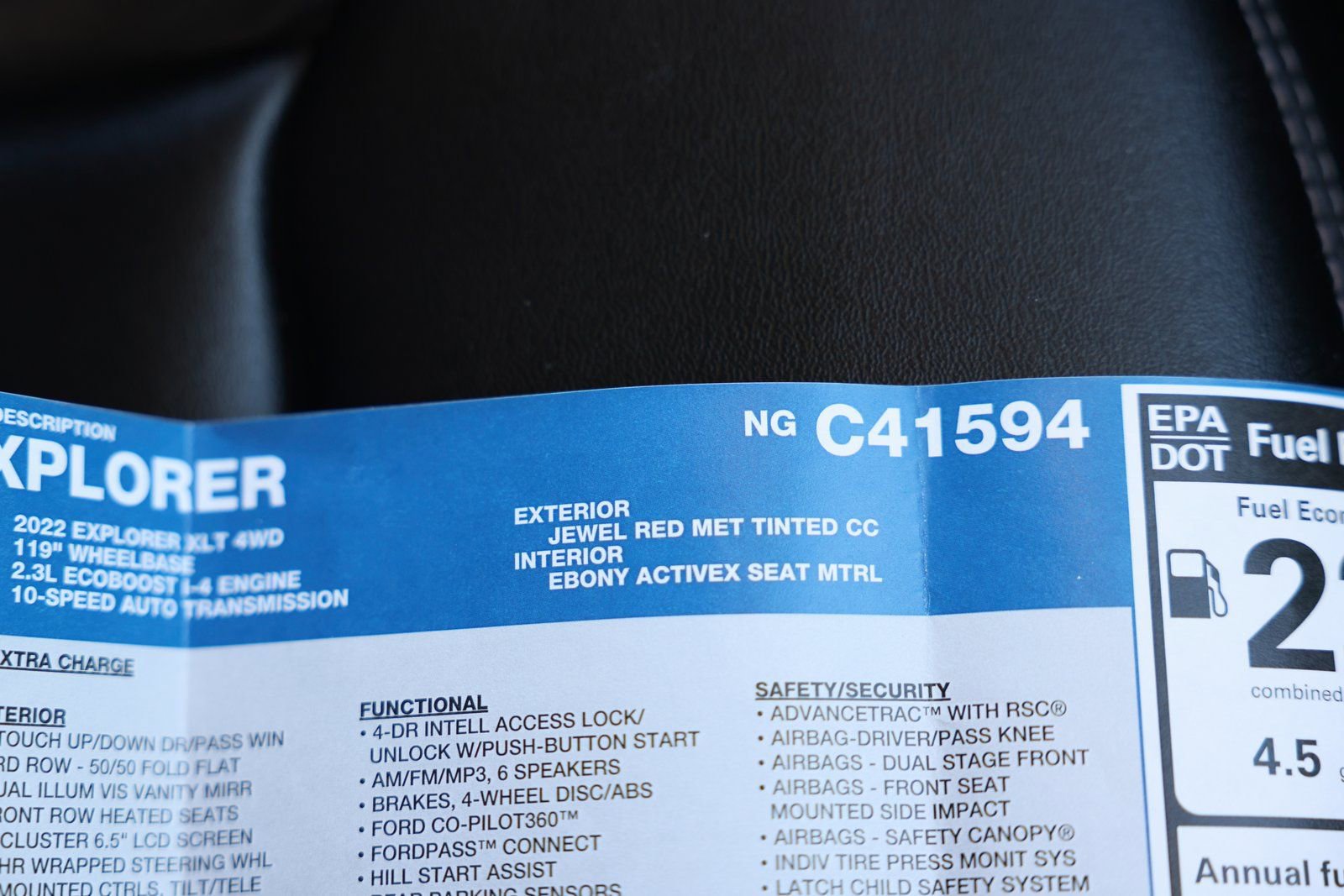 Certified 2022 Ford Explorer XLT w/ Equipment Group 202A AWD/4WD image 38