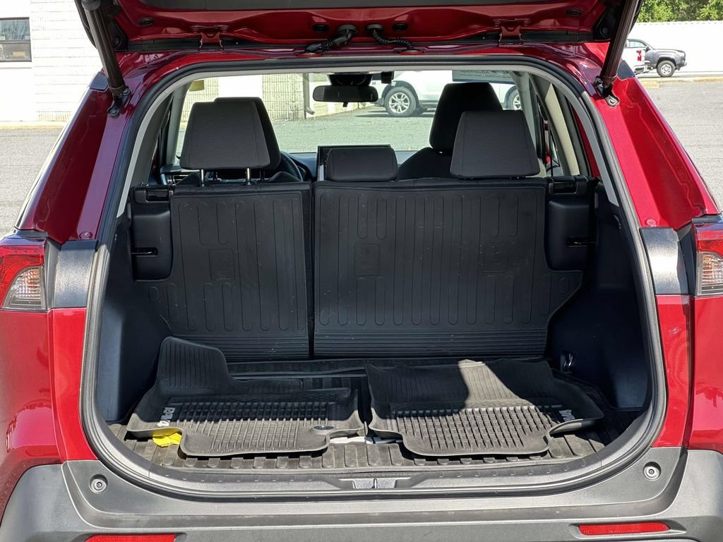 Used 2020 Toyota RAV4 XLE w/ Convenience Package AWD/4WD image 11