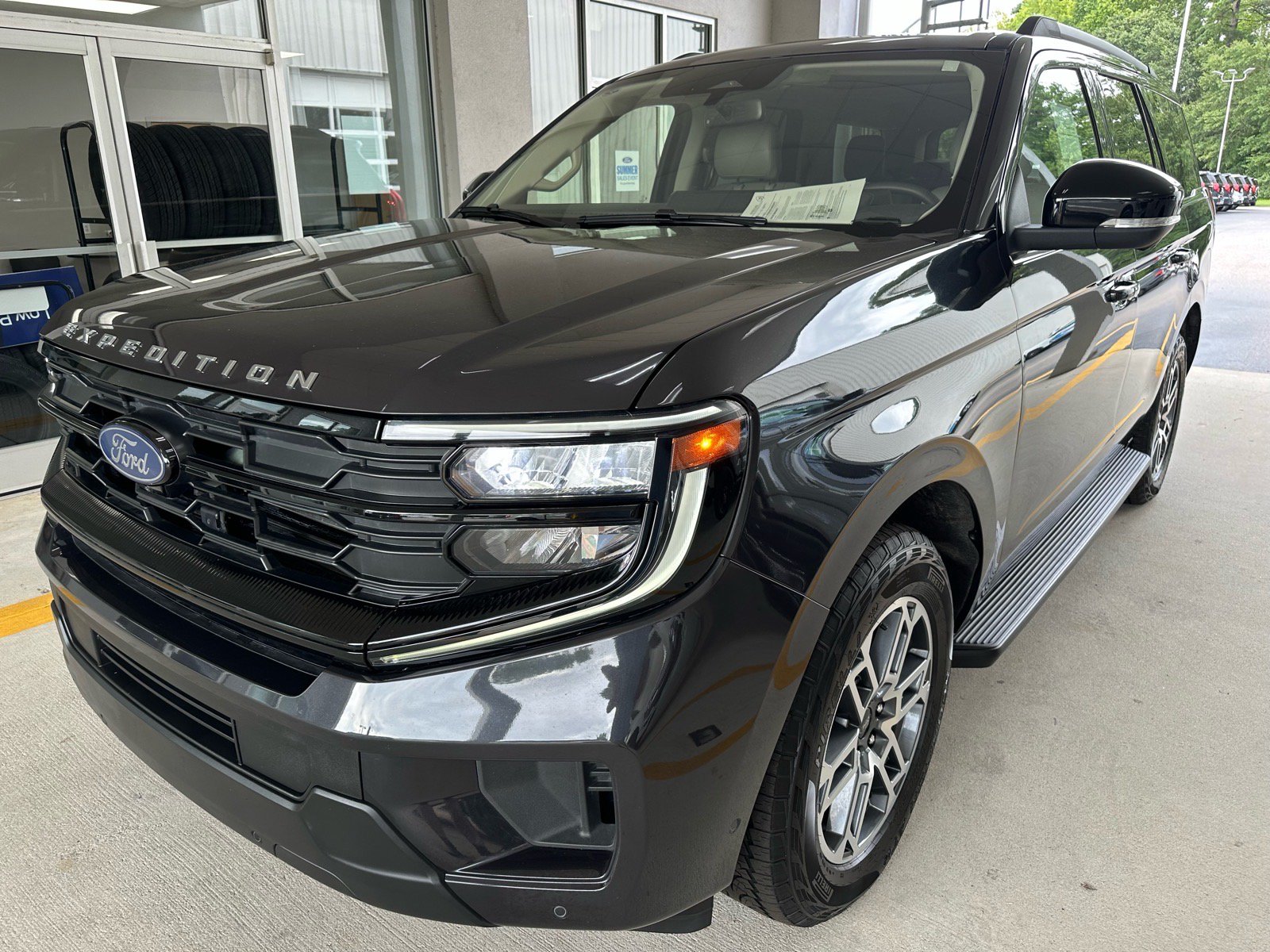 Certified 2025 Ford Expedition Active AWD/4WD image 3