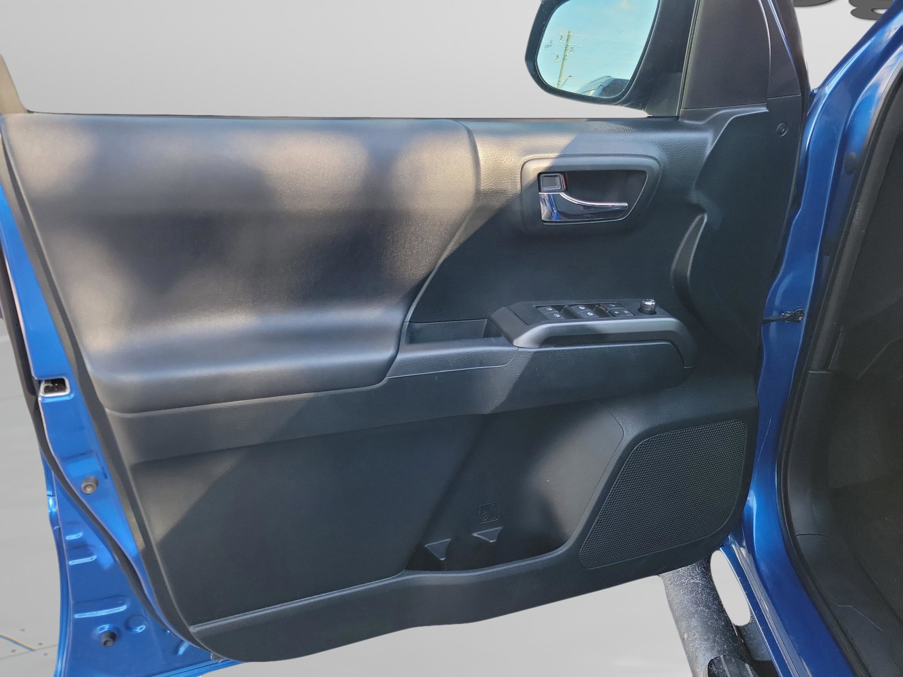 Used 2017 Toyota Tacoma SR5 image 28