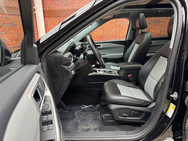 Certified 2022 Ford Explorer XLT w/ Equipment Group 202A image 23