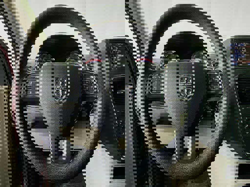 Used 2018 Dodge Grand Caravan SE w/ UConnect Hands-Free Group image 16