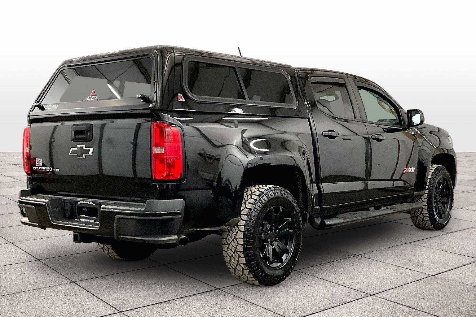 Used 2018 Chevrolet Colorado Z71 w/ Z71 Midnight Edition image 11