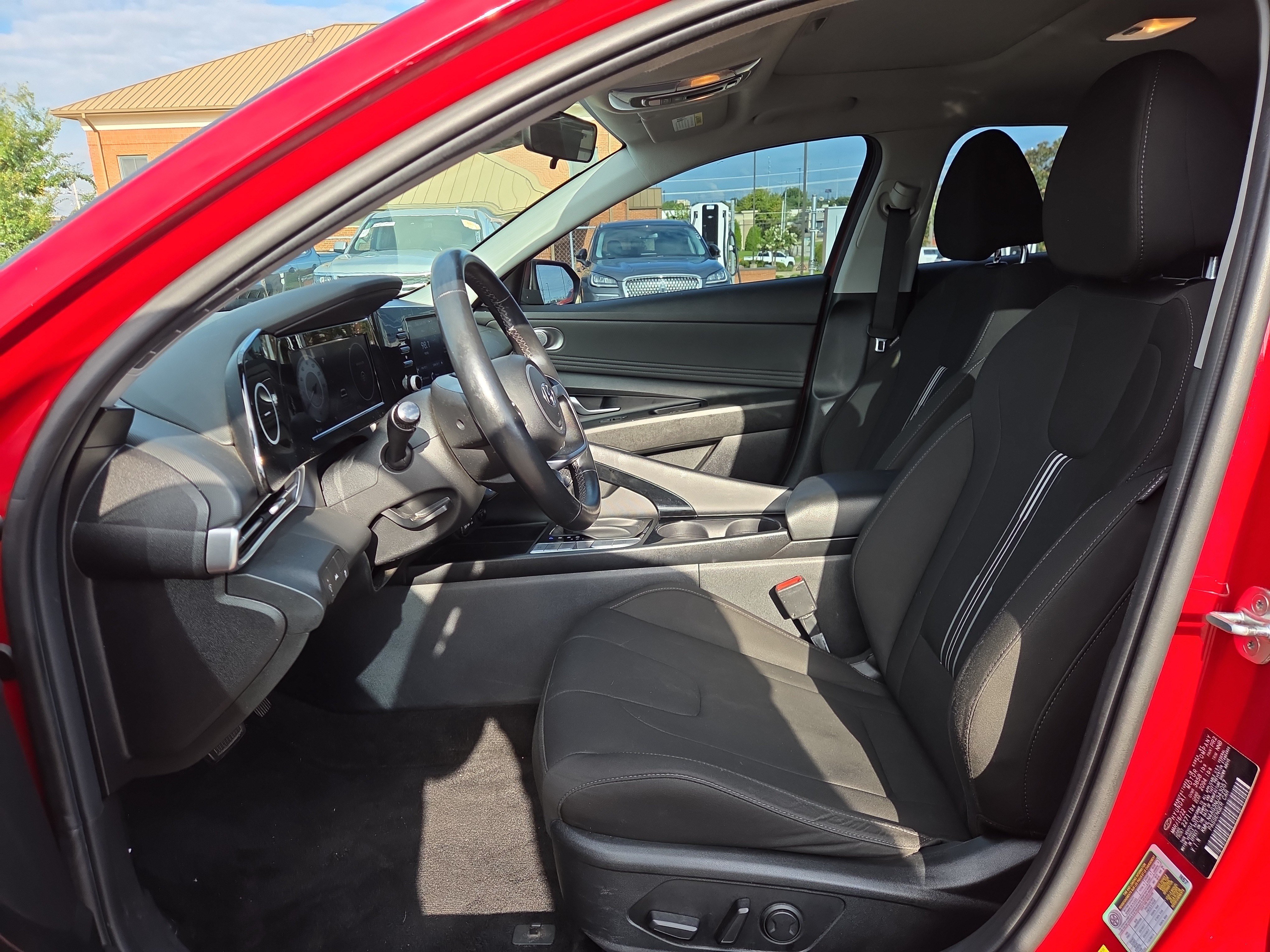 Used 2022 Hyundai Elantra SEL w/ Convenience + Premium Package FWD image 10