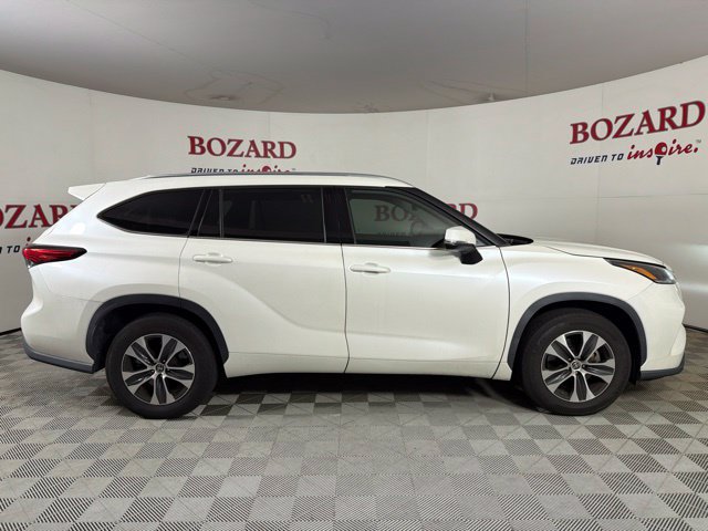 Used 2021 Toyota Highlander XLE FWD image 13