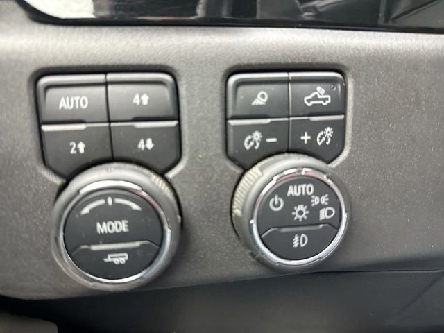 Used 2022 Chevrolet Silverado 1500 ZR2 w/ Technology Package image 30