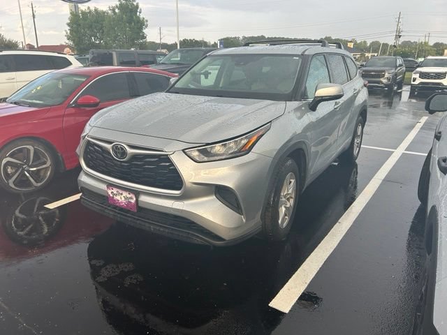 Used 2020 Toyota Highlander L FWD image 1