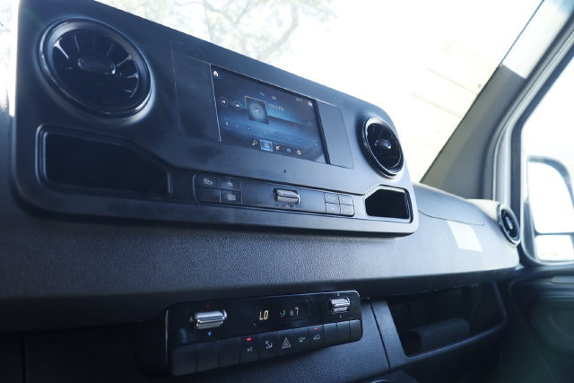 Used 2024 Mercedes-Benz Sprinter 2500 image 21