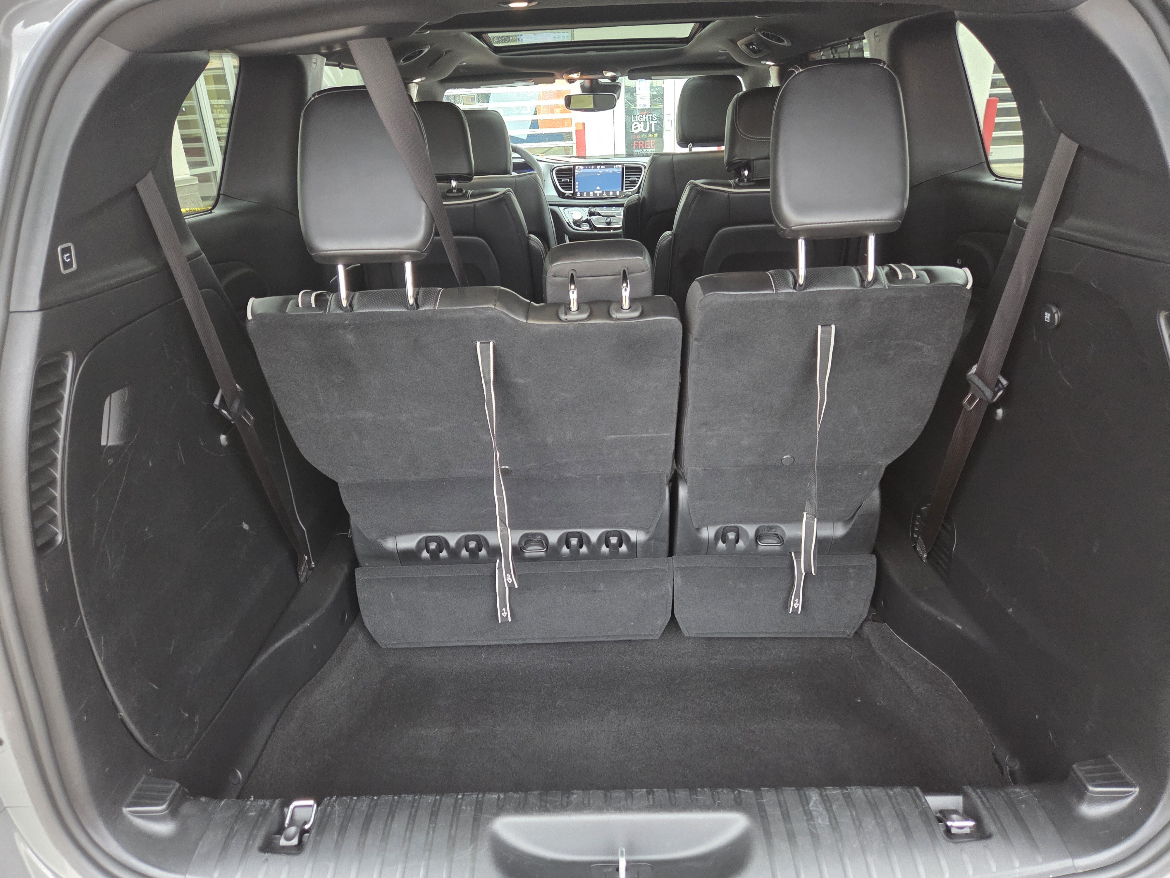 Used 2025 Chrysler Pacifica Limited FWD image 12