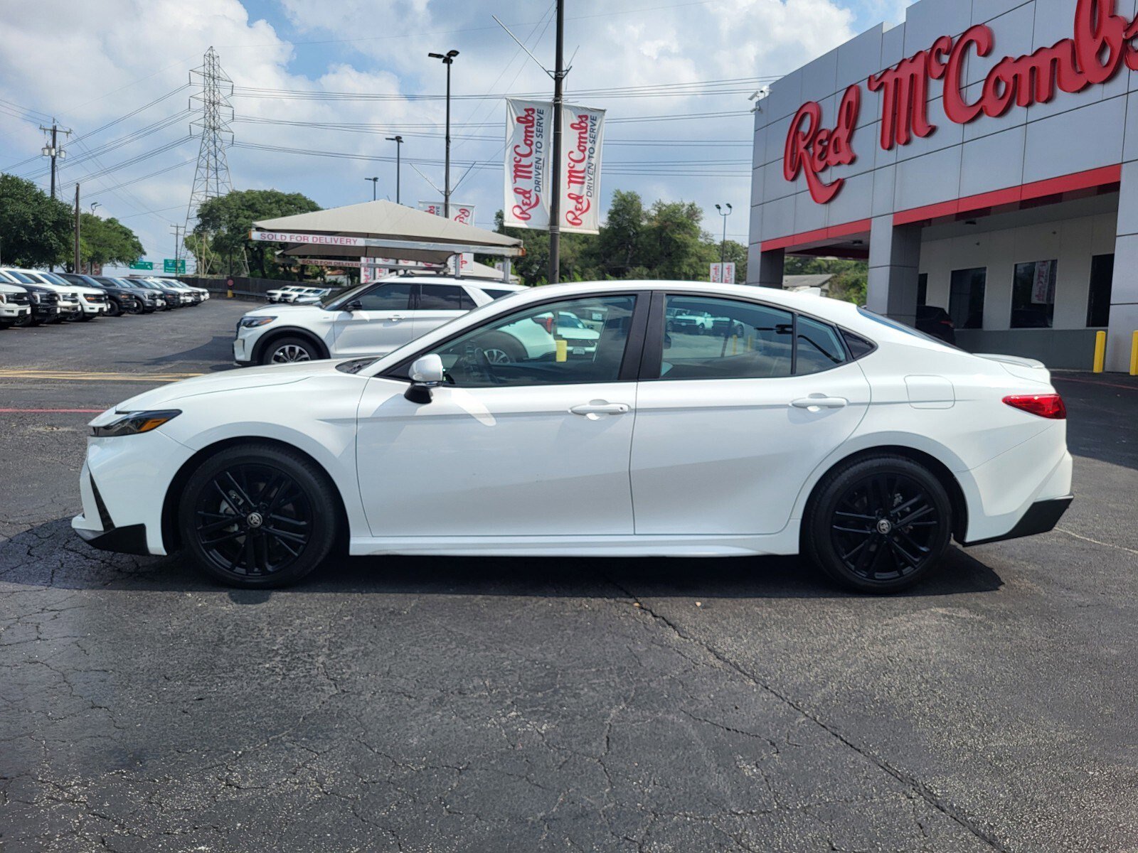 Used 2025 Toyota Camry SE FWD image 7