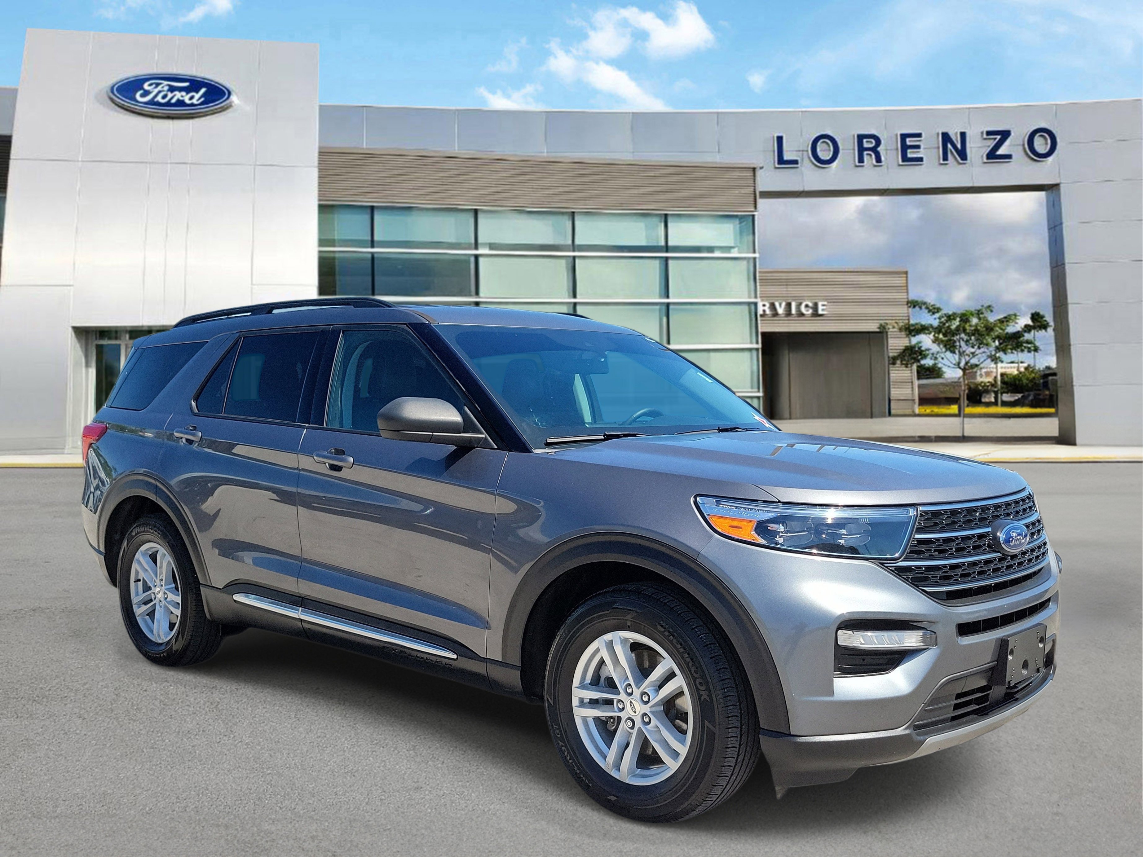 Certified 2024 Ford Explorer XLT w/ Equipment Group 202A RWD image 3