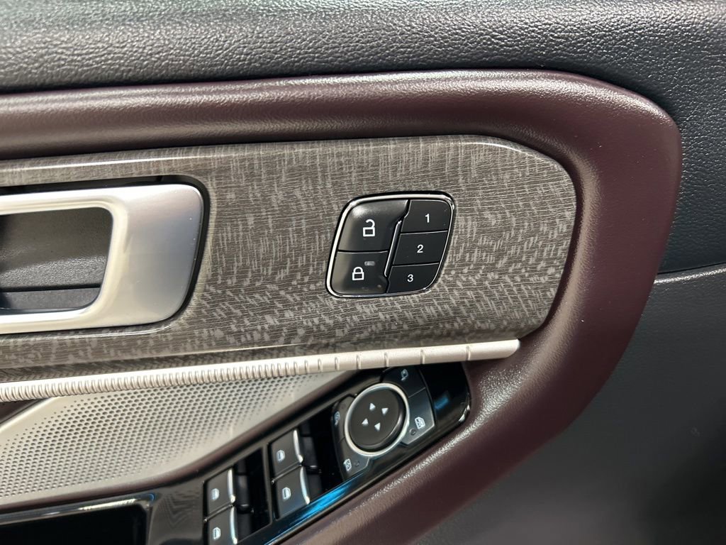 Certified 2025 Ford Explorer Platinum w/ Ultimate Package image 16