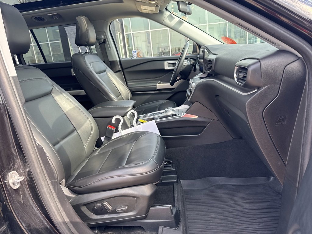 Certified 2022 Ford Explorer XLT w/ Equipment Group 202A image 30
