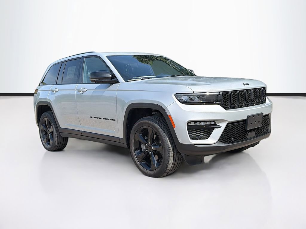 Used 2024 Jeep Grand Cherokee Limited w/ Luxury Tech Group II AWD/4WD image 3