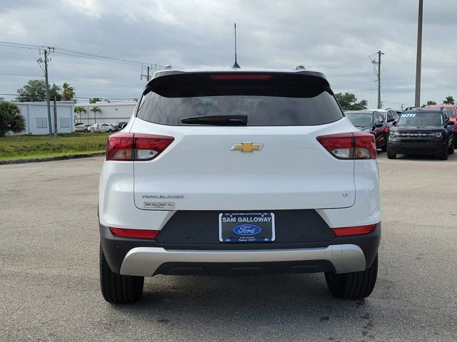 Used 2022 Chevrolet TrailBlazer LT w/ Confidence II Package FWD image 5