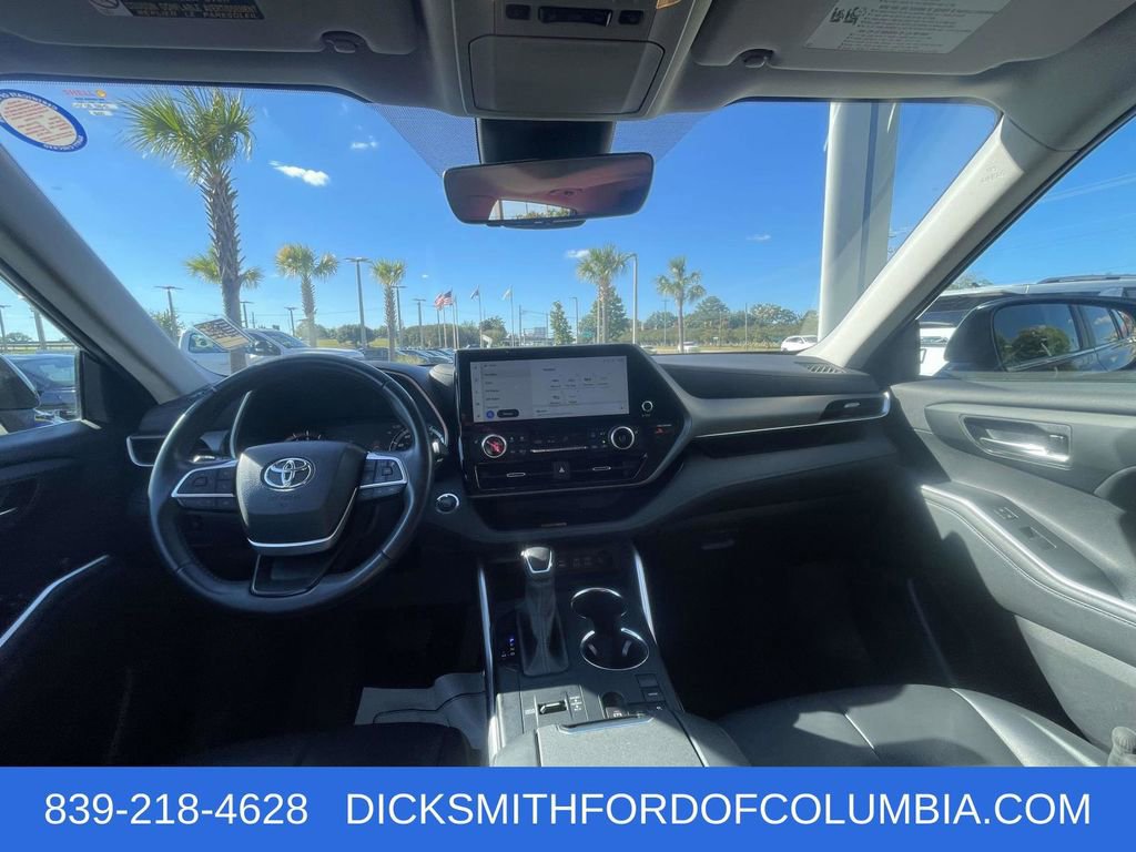 Used 2023 Toyota Highlander XLE image 16
