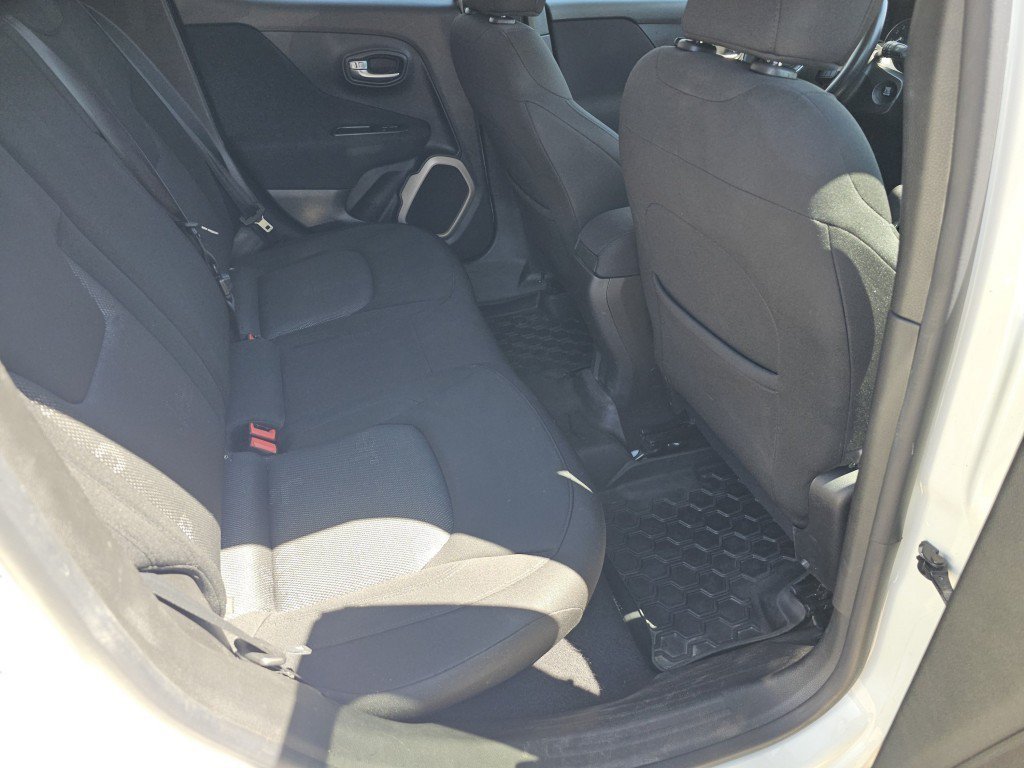 Used 2017 Jeep Renegade Latitude AWD/4WD image 5