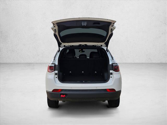 Used 2025 Jeep Compass Trailhawk AWD/4WD image 8