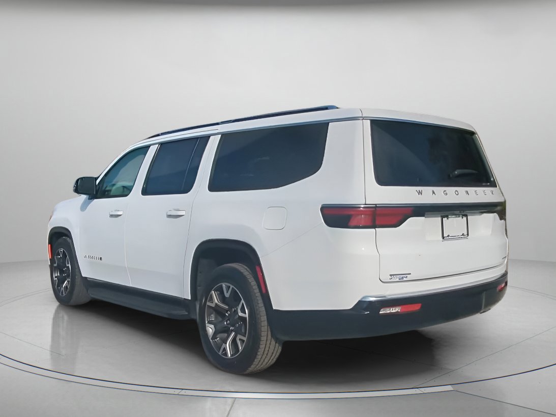 Used 2023 Jeep Wagoneer L Series III w/ Preferred Equipment Group image 16