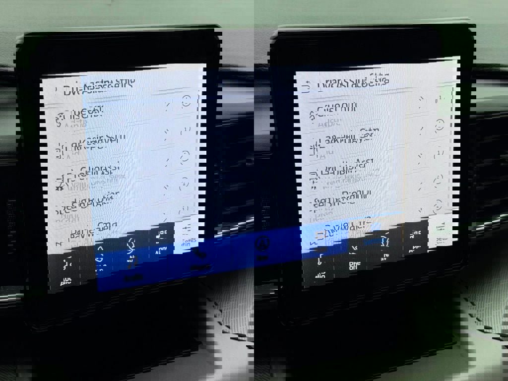 Certified 2022 Ford Explorer XLT w/ Equipment Group 202A image 24