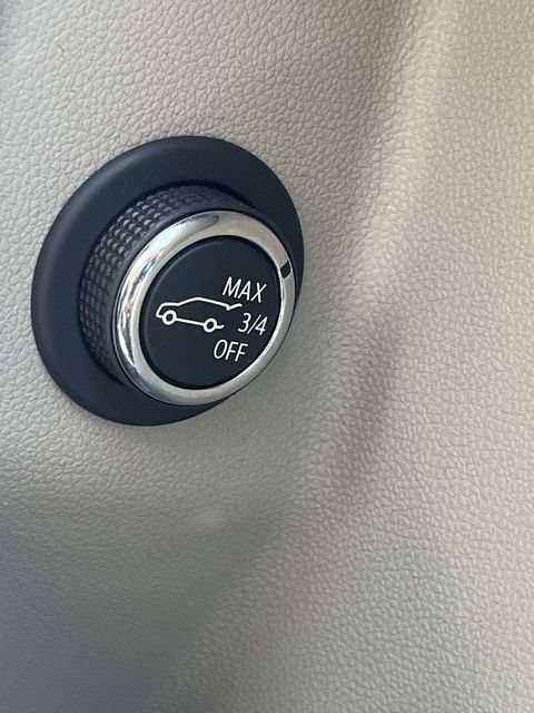 Used 2023 Cadillac XT4 Luxury w/ Cold Weather Package FWD image 21