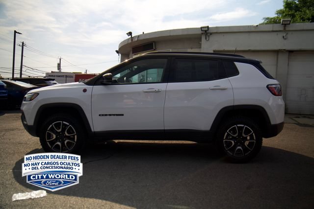 Used 2025 Jeep Compass Trailhawk AWD/4WD image 6