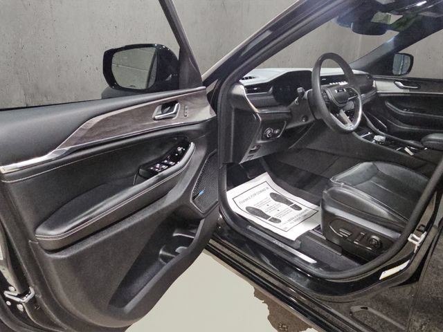 Used 2023 Jeep Grand Cherokee L Overland w/ Rear Seat Video Group I AWD/4WD image 11