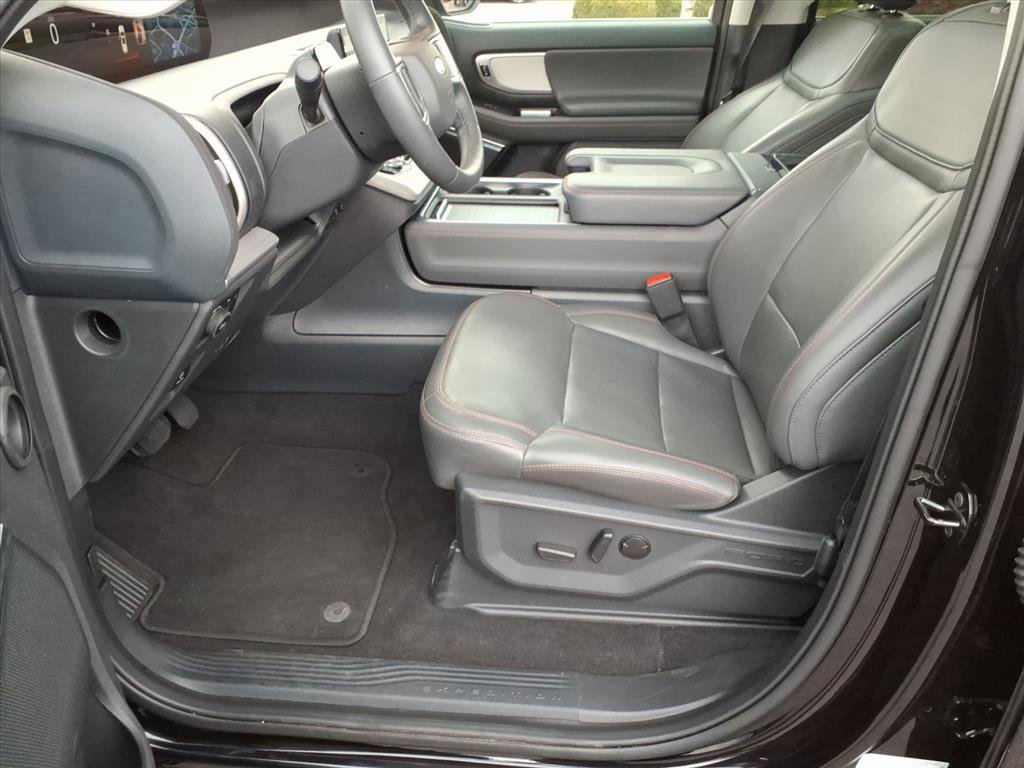 Certified 2025 Ford Expedition Active AWD/4WD image 5