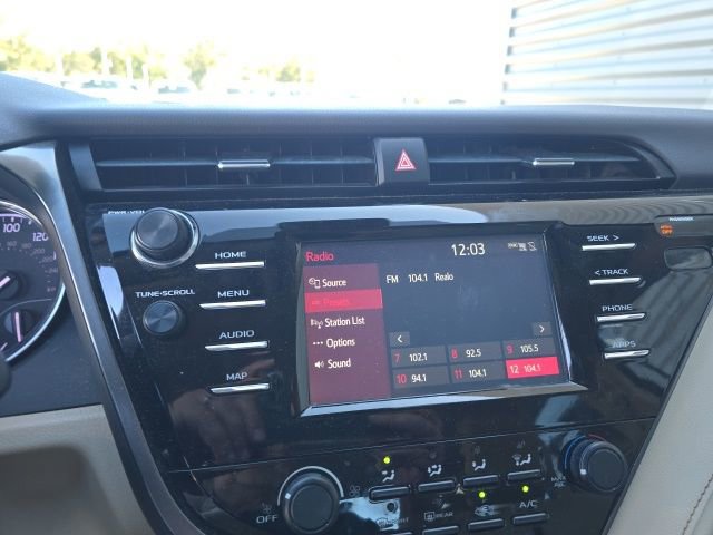 Used 2019 Toyota Camry L image 10