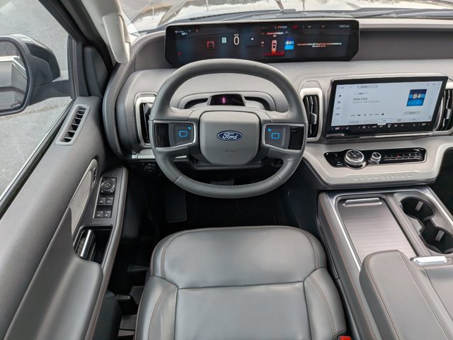Certified 2025 Ford Expedition Active image 29