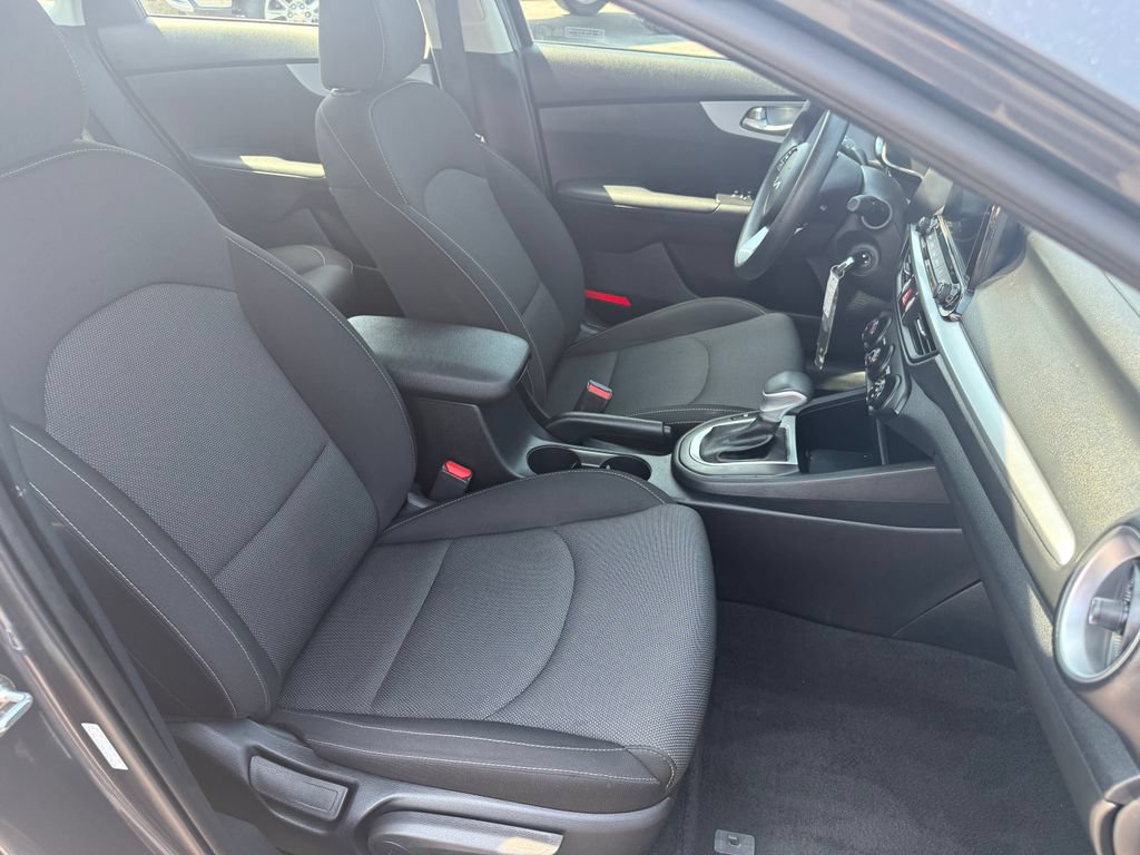 Used 2024 Kia Forte LXS w/ LXS Technology Package FWD image 13