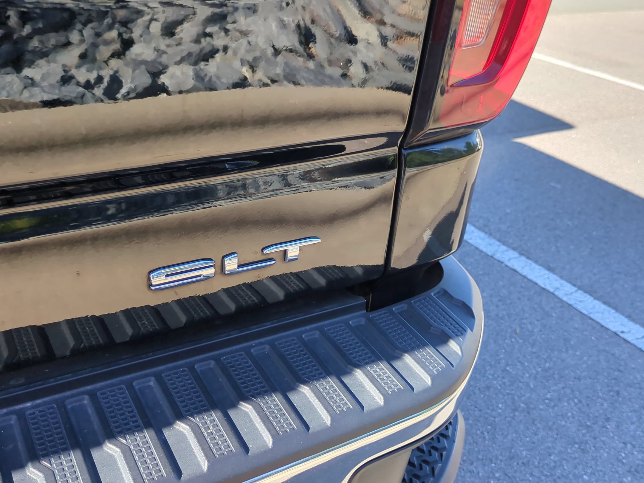 Used 2025 GMC Sierra 1500 SLT w/ SLT Premium Plus Package AWD/4WD image 34
