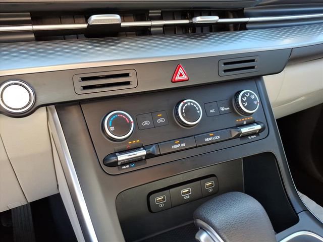 Used 2022 Kia Carnival LX image 28