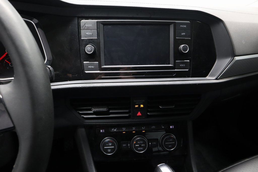 Used 2021 Volkswagen Jetta SE w/ SE Cold Weather Package image 9