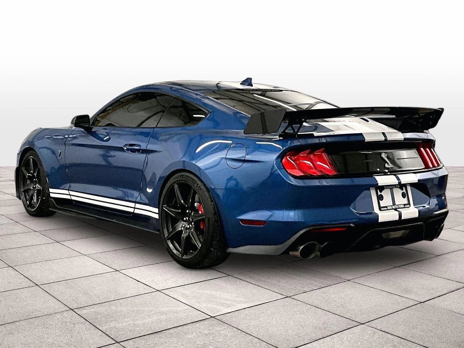 Certified 2020 Ford Mustang Shelby GT500 w/ Carbon Fiber Track Pack RWD image 10