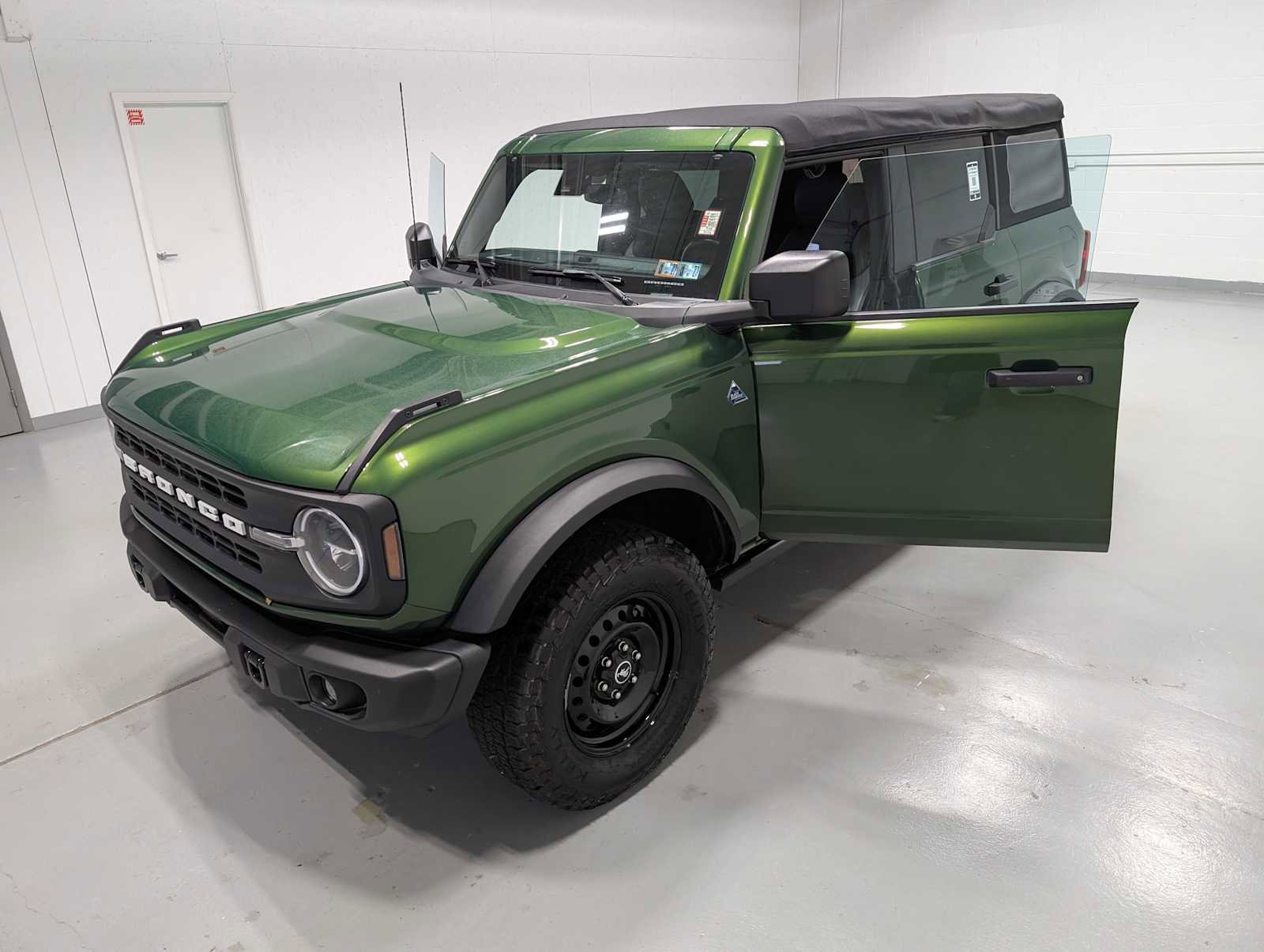 Certified 2023 Ford Bronco Black Diamond image 16