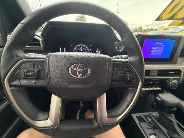 Used 2025 Toyota 4Runner SR5 AWD/4WD image 7