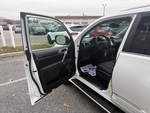 Used 2017 Lexus GX 460 image 9