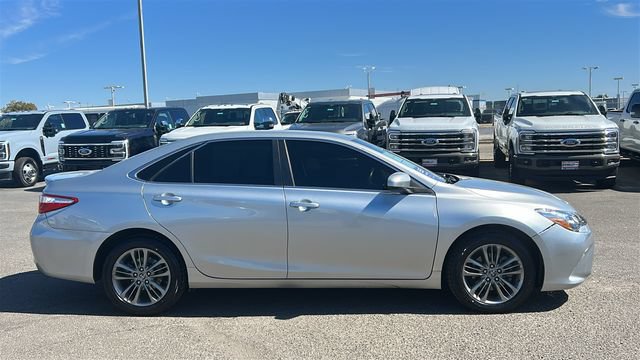 Used 2017 Toyota Camry SE FWD image 2