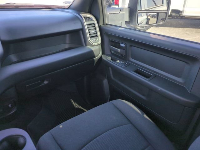 Used 2024 RAM 3500 Tradesman w/ Chrome Appearance Group AWD/4WD image 16