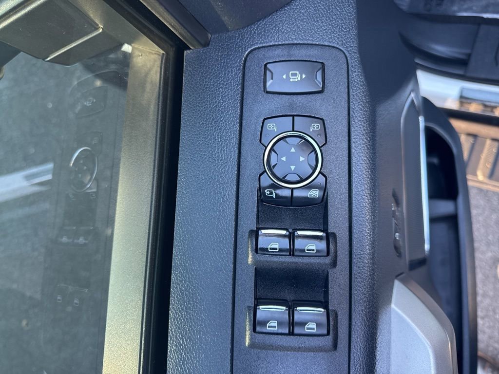 Certified 2022 Ford F350 Lariat w/ Black Appearance Package image 18