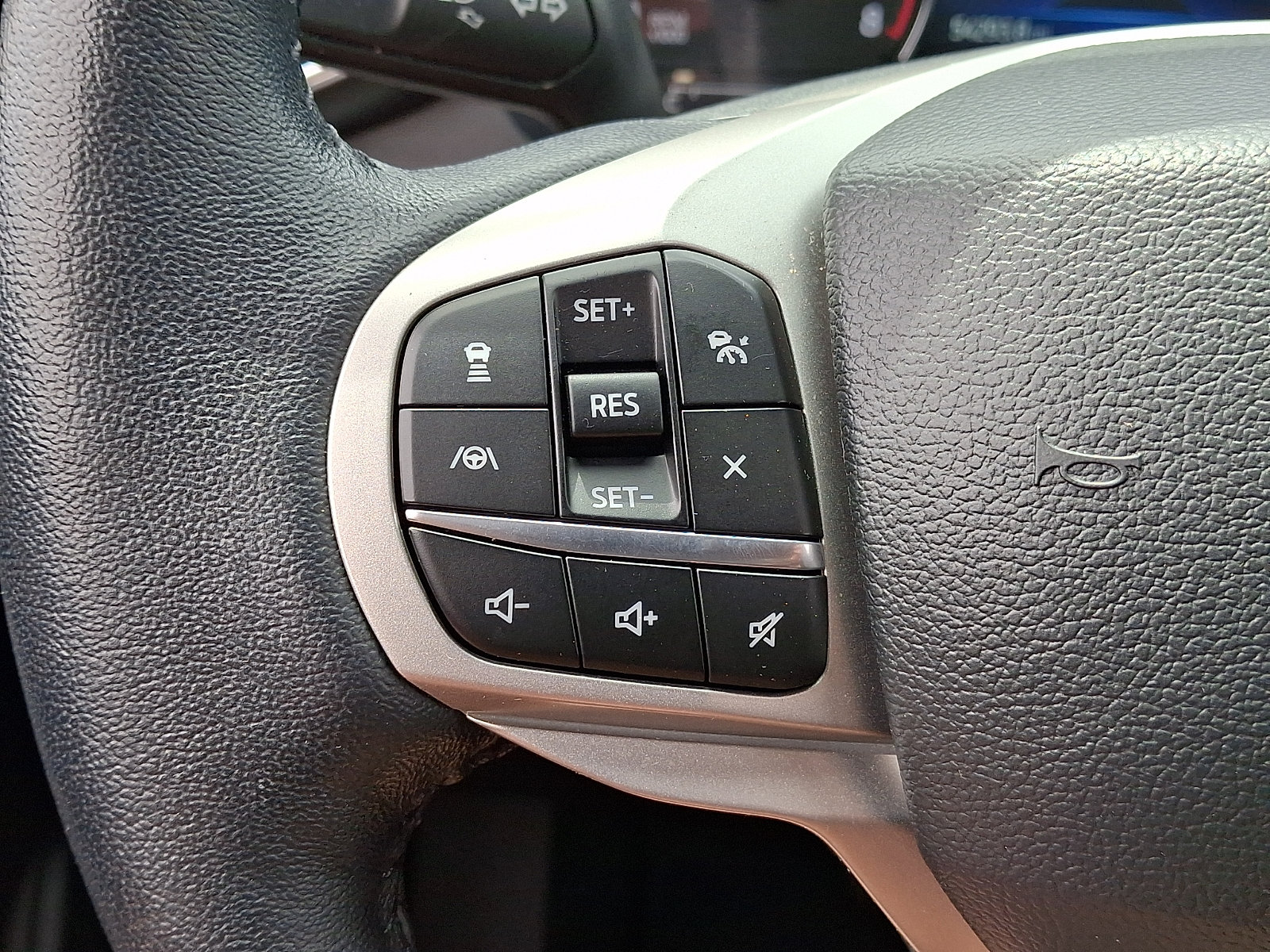 Certified 2023 Ford Explorer XLT w/ Equipment Group 202A AWD/4WD image 28