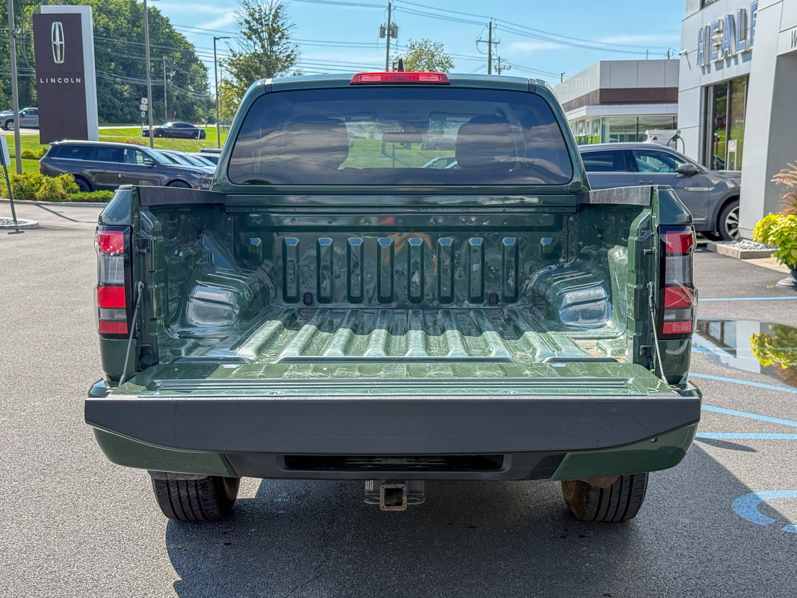 Used 2024 Nissan Frontier SV w/ Technology Package AWD/4WD image 13