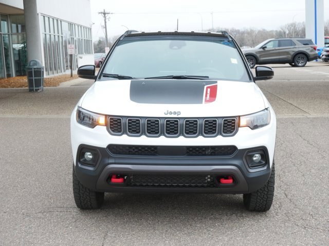 Used 2025 Jeep Compass Trailhawk AWD/4WD image 2