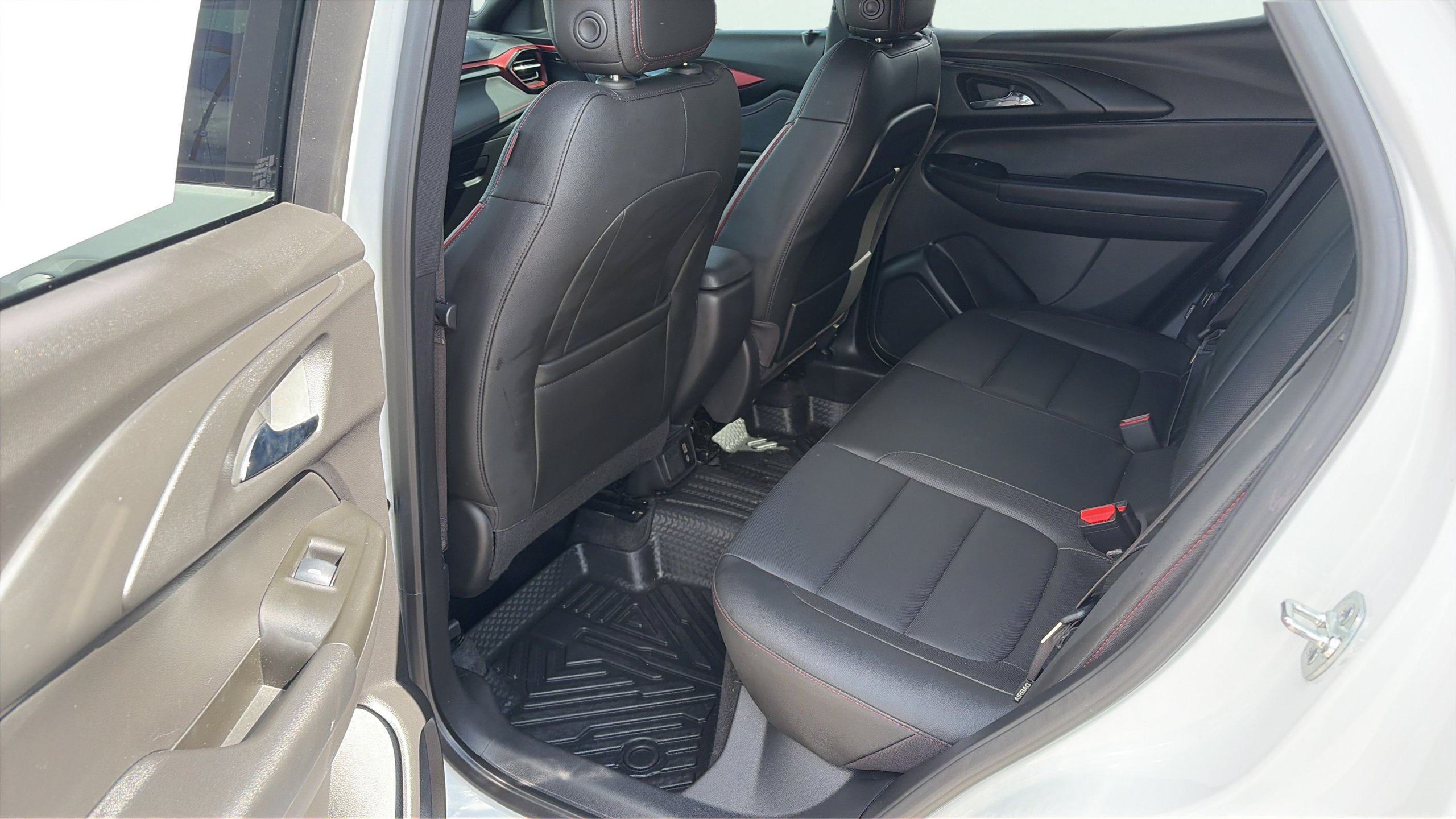 Used 2025 Chevrolet TrailBlazer RS w/ Convenience Package AWD/4WD image 13