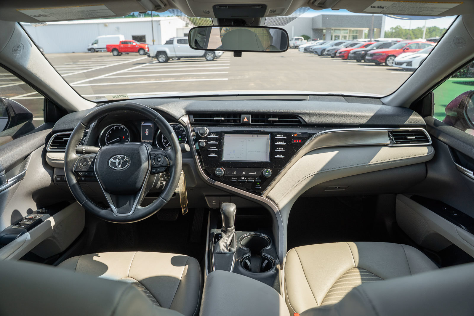 Used 2018 Toyota Camry SE FWD image 22