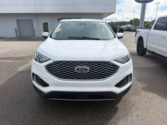 Certified 2023 Ford Edge SEL w/ Convenience Package AWD/4WD image 2