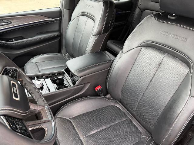 Used 2023 Jeep Grand Cherokee Overland AWD/4WD image 12